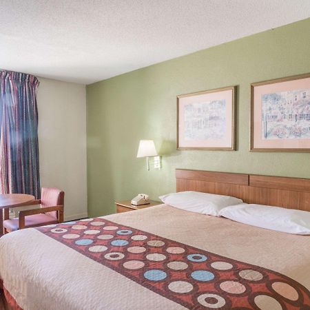 Super 8 By Wyndham Tifton Hotel Exterior foto