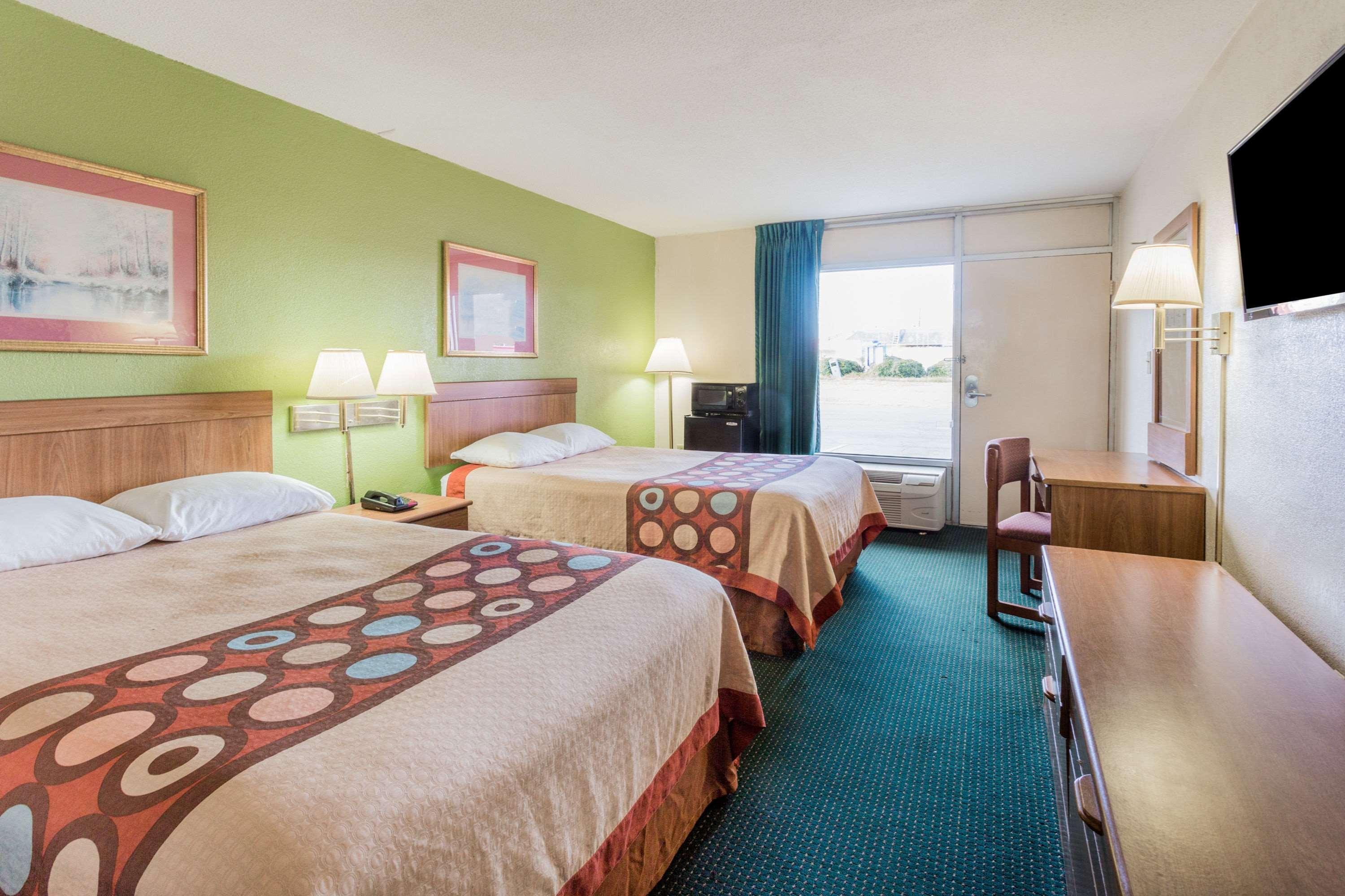Super 8 By Wyndham Tifton Hotel Exterior foto