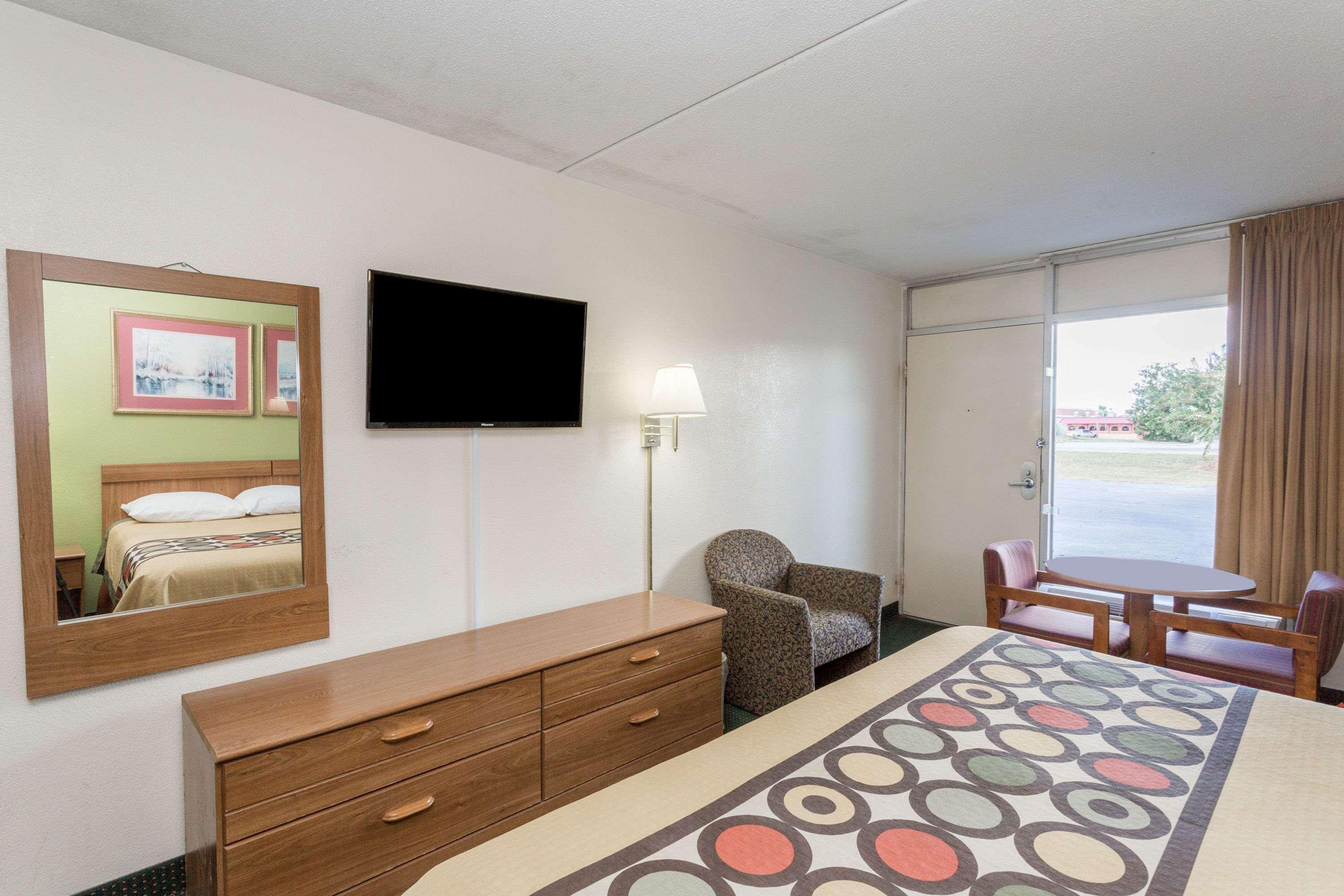 Super 8 By Wyndham Tifton Hotel Exterior foto