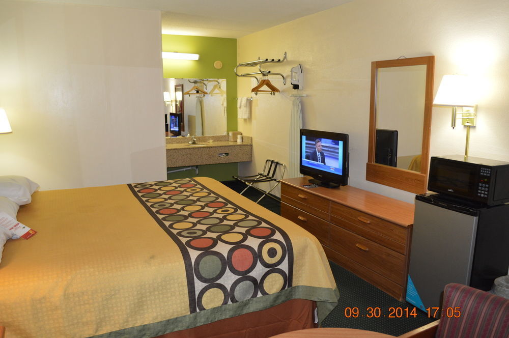 Super 8 By Wyndham Tifton Hotel Exterior foto