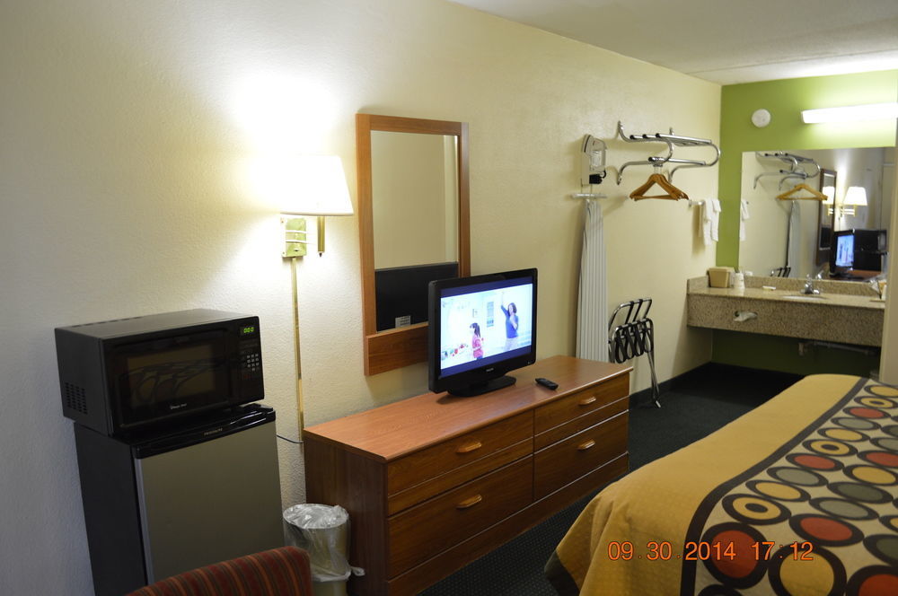 Super 8 By Wyndham Tifton Hotel Exterior foto