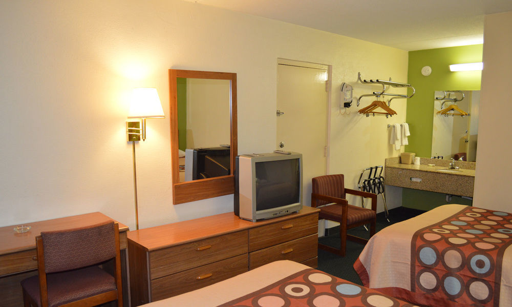 Super 8 By Wyndham Tifton Hotel Exterior foto
