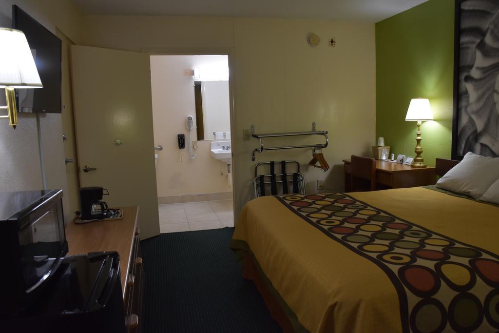 Super 8 By Wyndham Tifton Hotel Exterior foto