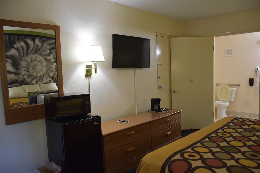 Super 8 By Wyndham Tifton Hotel Exterior foto