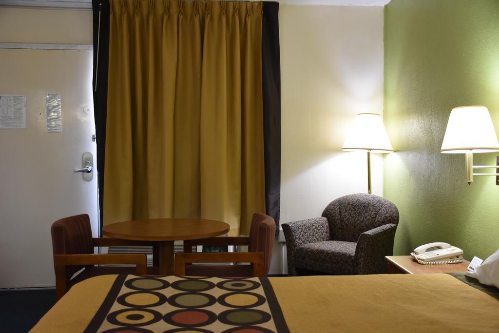 Super 8 By Wyndham Tifton Hotel Exterior foto