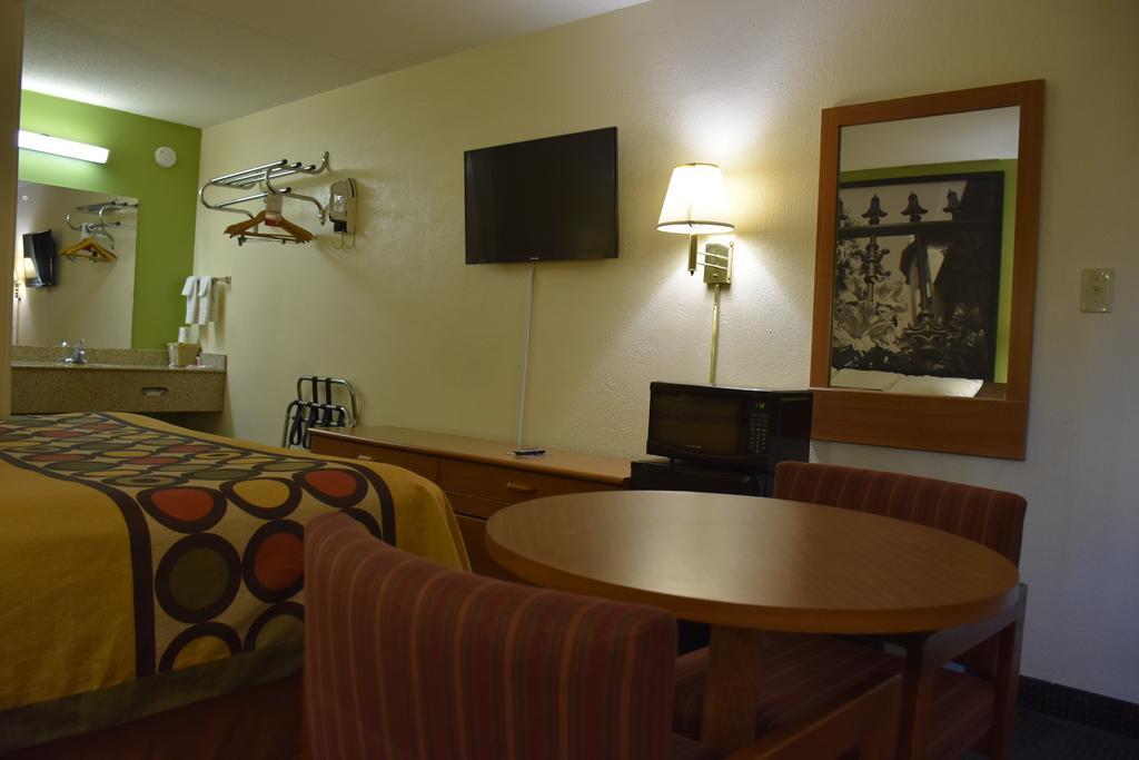 Super 8 By Wyndham Tifton Hotel Exterior foto