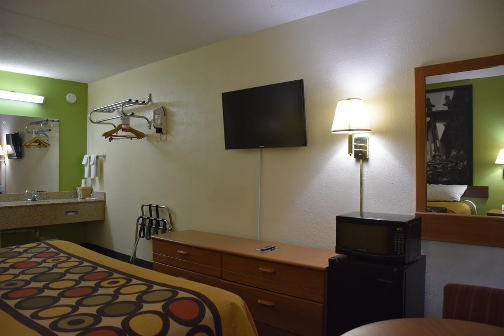 Super 8 By Wyndham Tifton Hotel Exterior foto