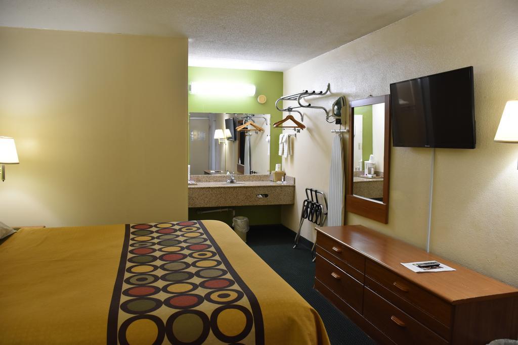 Super 8 By Wyndham Tifton Hotel Exterior foto