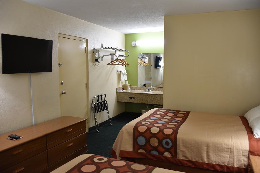 Super 8 By Wyndham Tifton Hotel Exterior foto