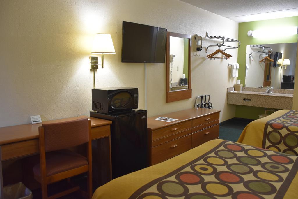 Super 8 By Wyndham Tifton Hotel Exterior foto