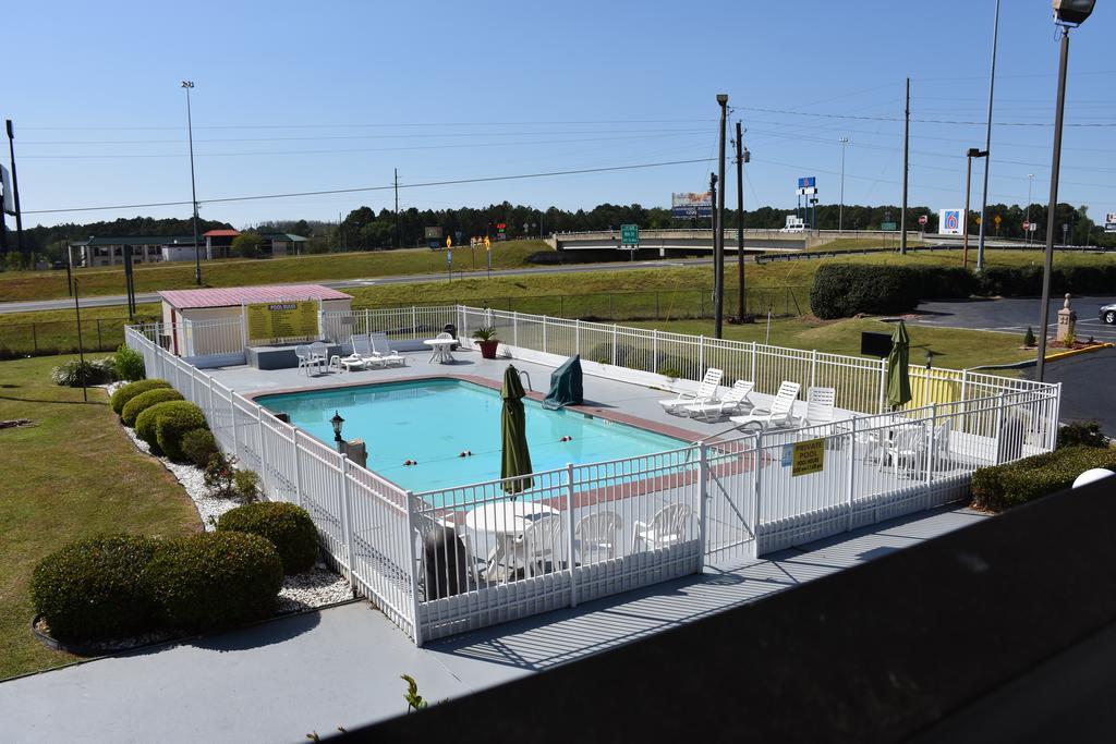 Super 8 By Wyndham Tifton Hotel Exterior foto