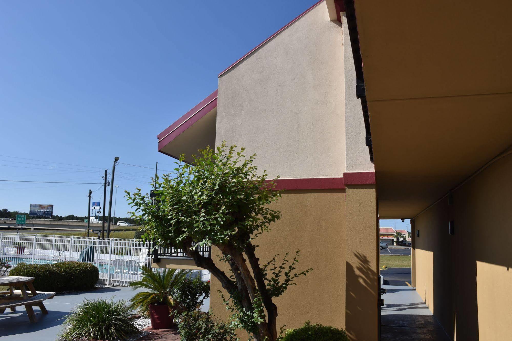 Super 8 By Wyndham Tifton Hotel Exterior foto